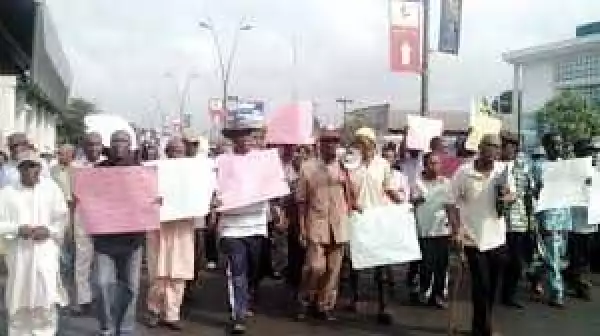 Pensioners stage protest in Enugu, pass no-confidence vote on union leaders